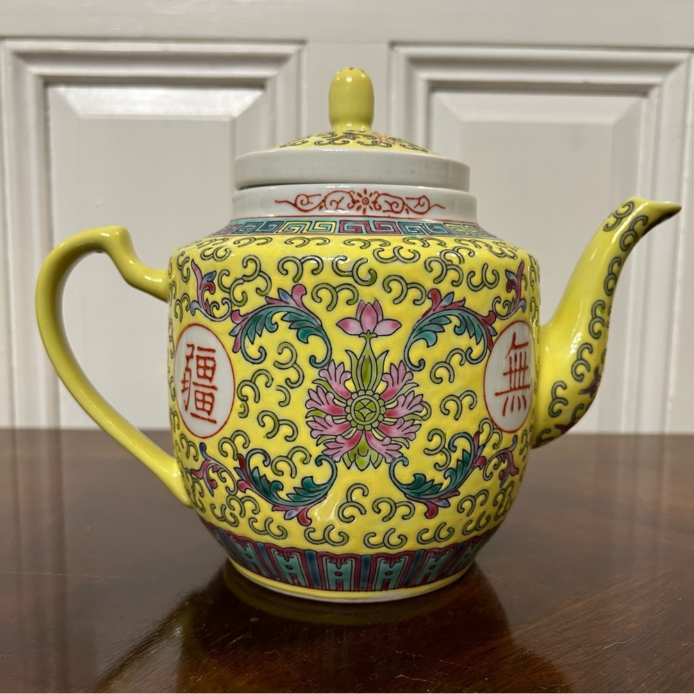 VTG Munshou Teapot in Yellow